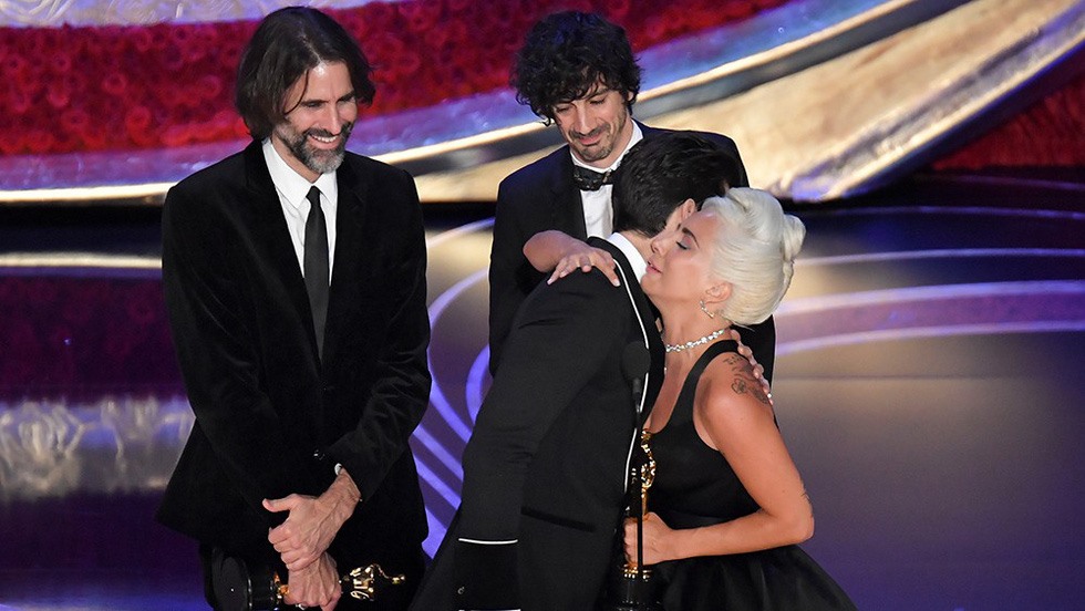Khi lên nhận giải thưởng duy nhất cho “A star is born“, Lady Gaga đã không khỏi xúc động bật khóc trên sân khấu. Ảnh: Getty. 
