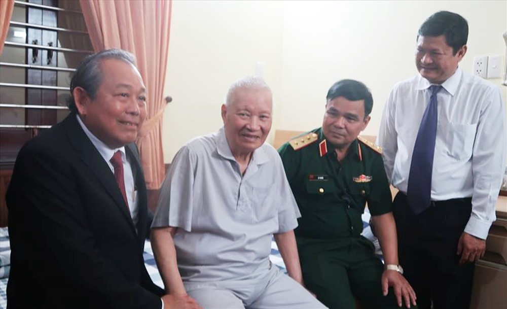 Phó thủ tướng Trương Hòa Bình thăm và làm việc tại Bệnh viện Quân Y 175