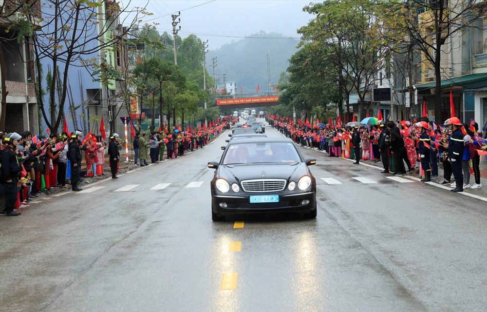 Đoàn xe của chủ tịch Kim Jong-un tiến về Hà Nội. Ảnh: TTXVN. 
