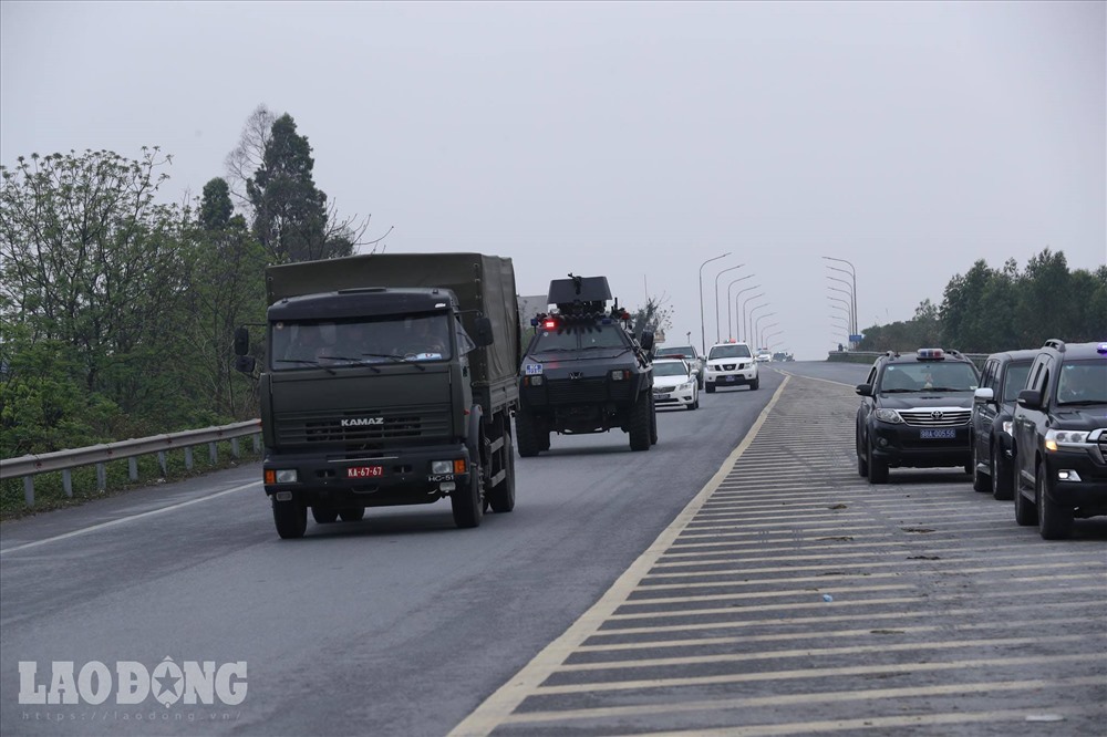 Sau khi đoàn tàu chở chủ tịch Kim Jong-un đến ga Đồng Đăng, Lạng Sơn, đoàn xe dẫn đường sau đó đã đưa nhà lãnh đạo về Hà Nội, nơi dự kiến hội nghị thượng đỉnh Mỹ - Triều diễn ra. 
