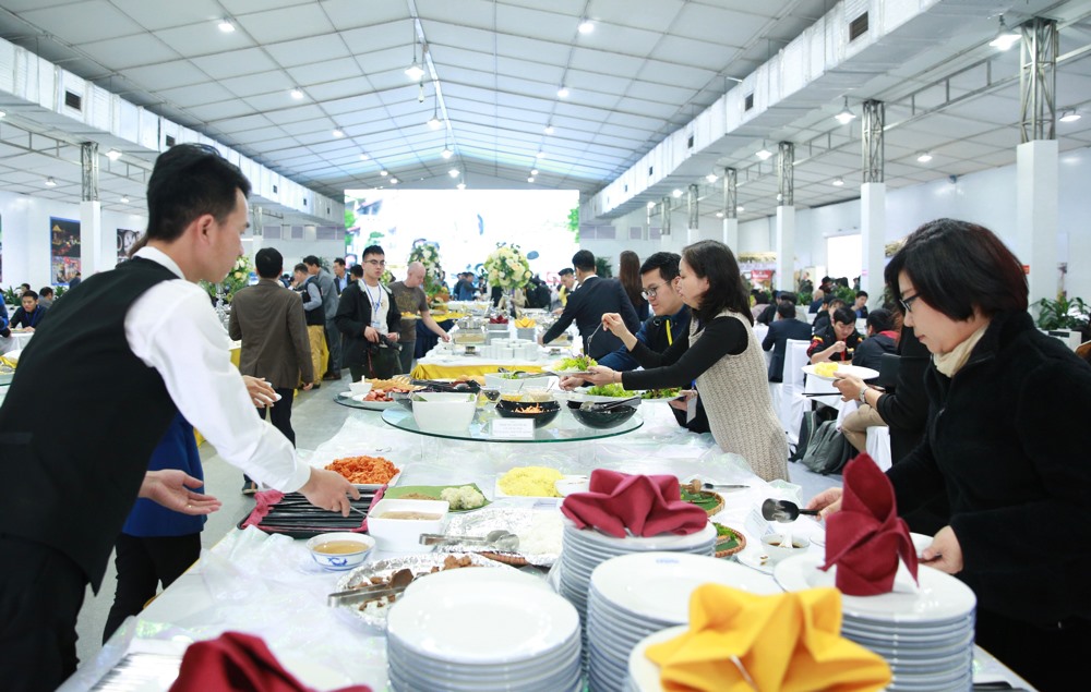 Để có những điều kiện ăn uống tốt nhất cho phóng viên trong và ngoài nước tác nghiệp, công tác chuẩn bị được thực hiện công phu, giới thiệu quảng bá nhiều món ăn Việt Nam đến phóng viên quốc tế.