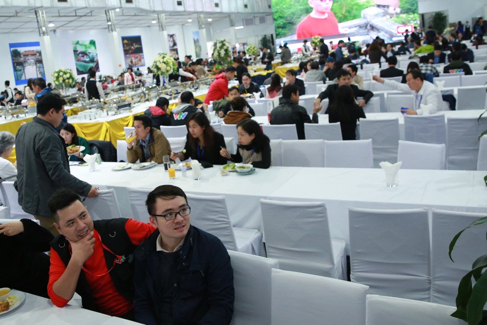 Sáng ngày 26.2, đông đảo phóng viên báo chí đã có mặt tại Trung tâm báo chí quốc tế (91 Trần Hưng Đạo, Hà Nội), trong ngày hôm nay các phóng viên đã được thưởng thức những món ăn đậm chất Việt Nam.