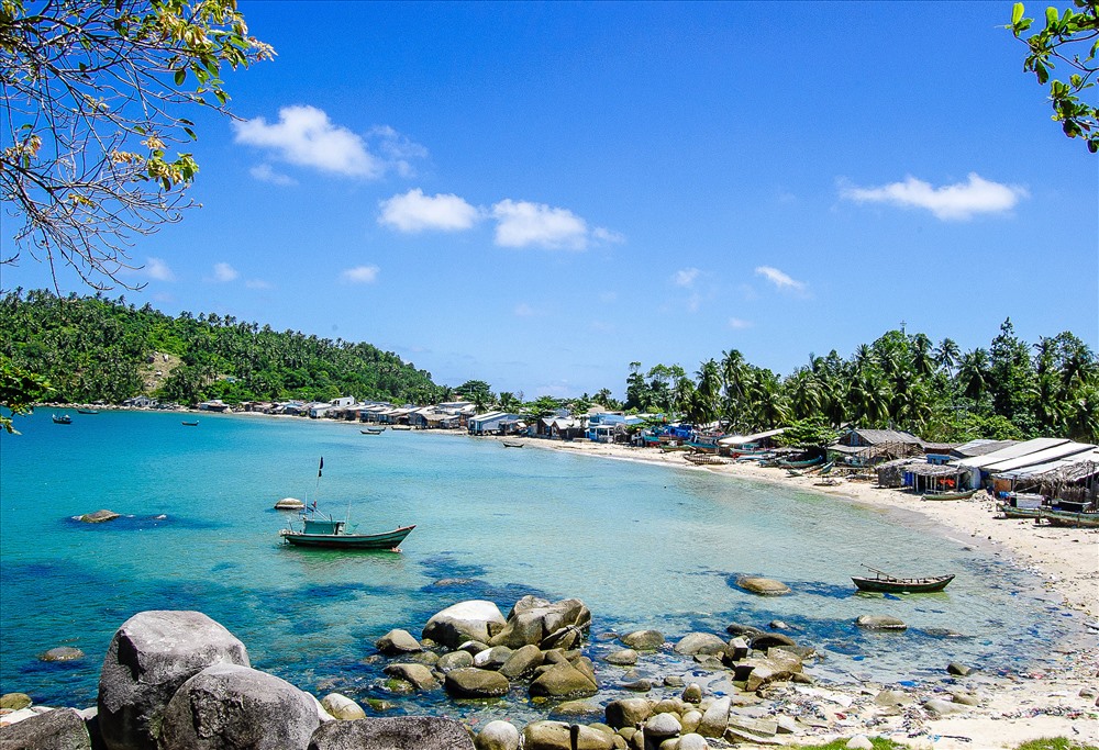Bãi Thiên Tuế, đảo Hòn Sơn