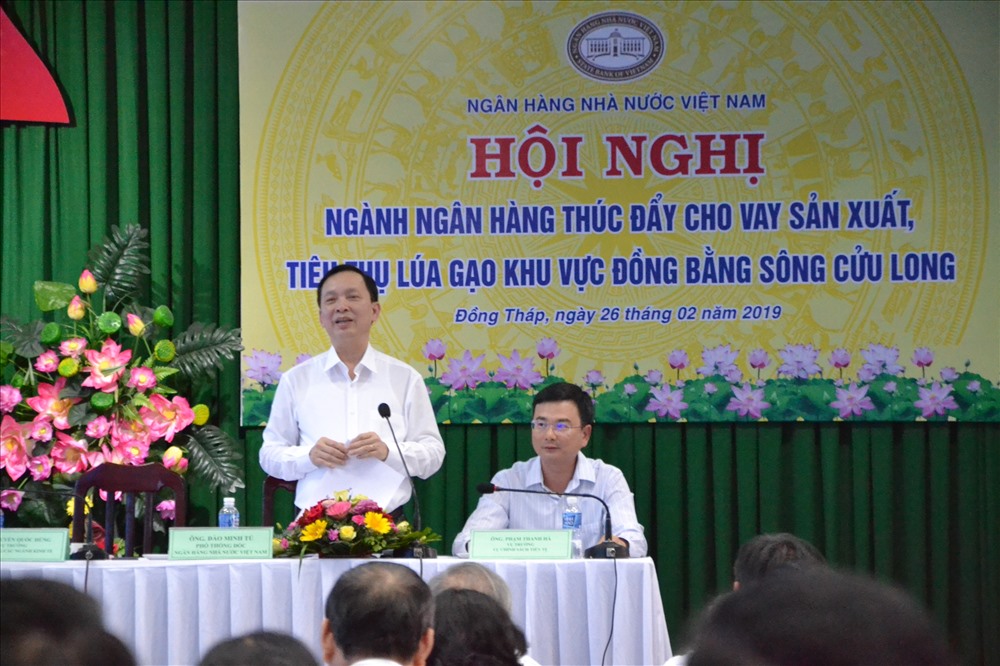 Phó Thống đốc NHNN Đào Minh Tú phát biểu gợi ý hội nghị. Ảnh: Lục Tùng