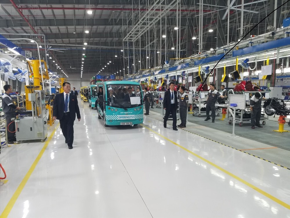 Đoàn lãnh đạo Triều Tiên thăm xưởng sản xuất ô tô vinfast