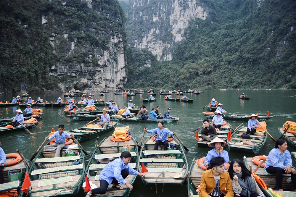 Trung tâm bến thuyền Tràng An nằm cách thành phố Ninh Bình 7 km theo hướng tây dọc đại lộ Tràng An và cách Hà Nội 96 km theo hướng nam. Ảnh: Thanh Huế