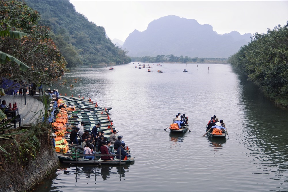 Quần thể danh thắng Tràng An có diện tích 6.172ha thuộc địa bàn huyện Hoa Lư, Gia Viễn, Nho Quan, thị xã Tam Điệp và thành phố Ninh Bình, cách thủ đô Hà Nội khoảng 90km về phía đông nam. Ảnh: Thanh Huế 