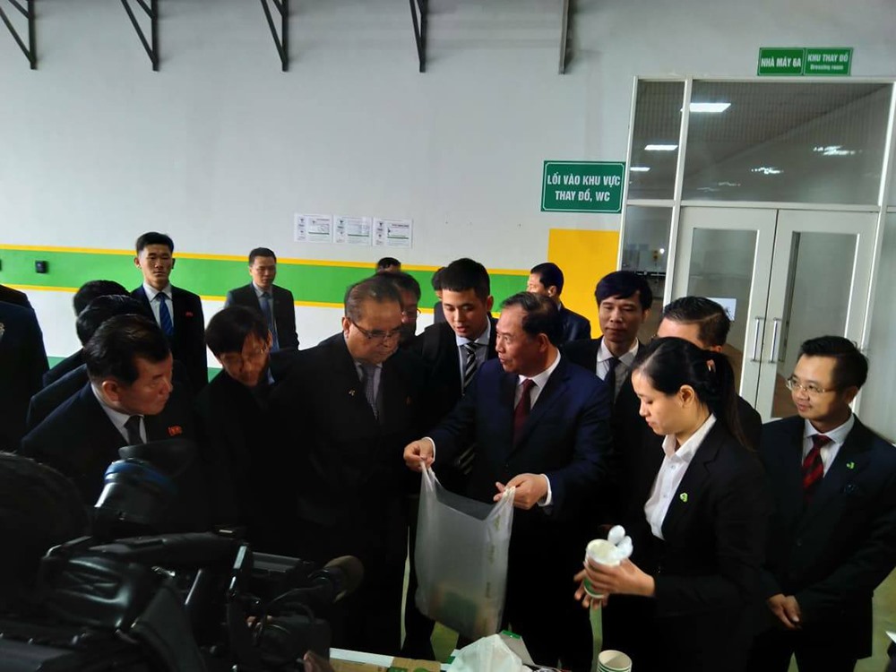 Đoàn lãnh đạo cấp cao Triều Tiên thăm công ty nhựa An Phát.