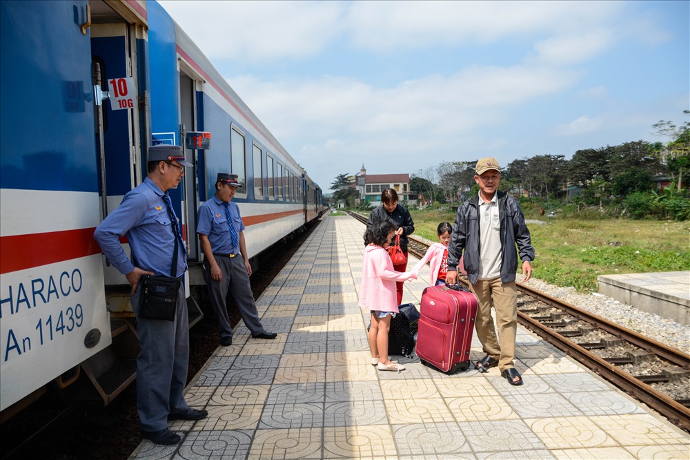 Mỗi khi năm hết, Tết đến, dù làm nghề gì hay ở nơi đâu thì bất cứ ai cũng đều mong được về sum họp với gia đình. 