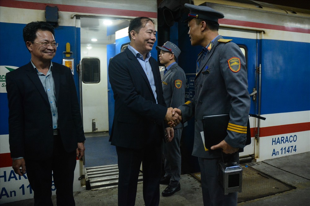 Ông Vũ Anh Minh – Chủ tịch HĐTV Tổng công ty Đường sắt Việt Nam đã đến gửi lời chúc bình an tới chuyến tàu xuyên Tết. 