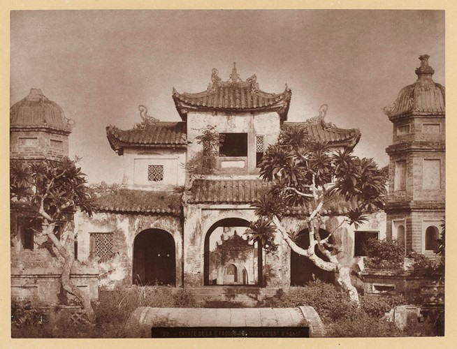 Tháp chuông chùa Báo Ân, khoảng năm 1883 - 1886.