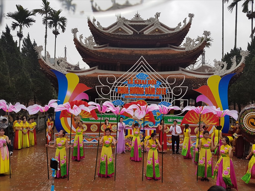 Lễ hội chùa Hương khai hội vào ngày mùng 6 tháng Giêng tại xã Hương Sơn, huyện Mỹ Đức, Hà Nội. Ảnh: Kh.V