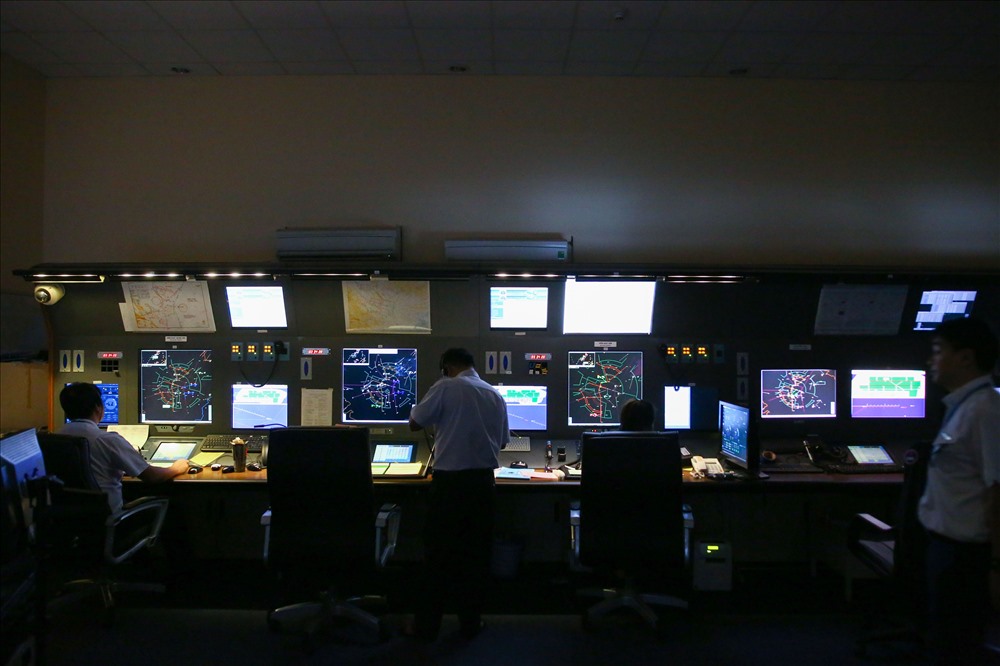Bên trong trung tâm kiểm soát tiếp cận thuộc Đài kiểm soát không lưu Nội Bài.