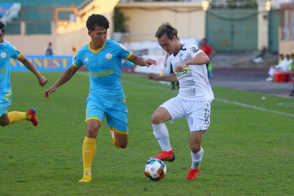 Văn Toàn tỏa sáng trong trận ra quân V.League 2019 gặp Khánh Hòa.