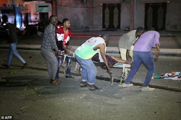 Nhóm phiến quân cực đoan tuyên bố rằng khách sạn ở thủ đô Mogadishu là mục tiêu dự định, nhưng một sĩ quan cảnh sát cho biết nhóm phiến quân đã kích nổ một quả bom trong khi cố gắng ám sát một thẩm phán. Ảnh: AFP