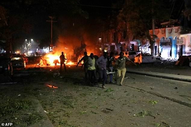 Vụ nổ mạnh đã khiến 11 người thiệt mạng, vụ việc xảy ra hôm 28.2 – nguồn tin cảnh sát cho biết. Cảnh sát Somalia cho biết, phiến quân đã kích nổ quả bom đặt trên xe ô tô khi thực hiện kế hoạch ám sát thẩm phán Abshir Omar. Ảnh: AFP