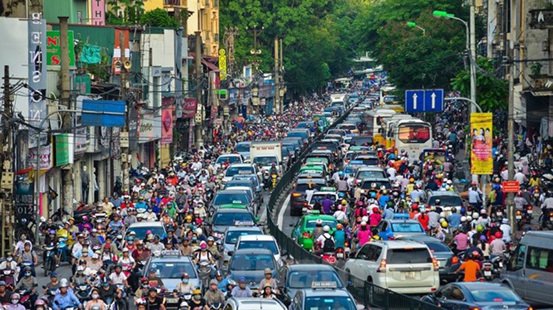 Phương tiện cá nhân tăng là một trong nhiều nguyên nhân gây tắc đường tại Hà Nội.
