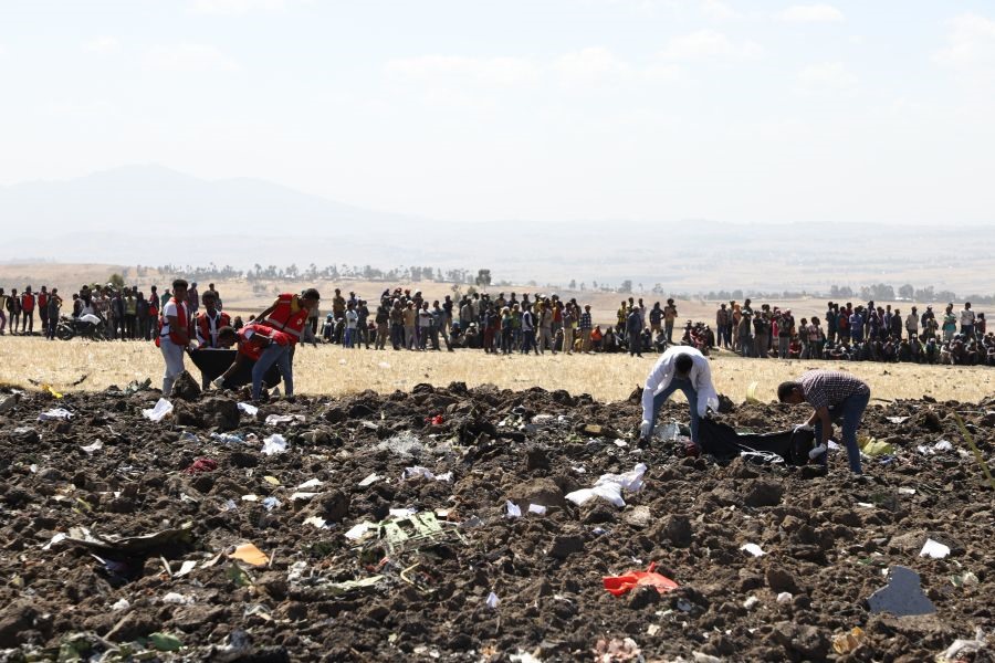 Hiện trường vụ máy bay Ethiopia rơi. Ảnh: CNN.