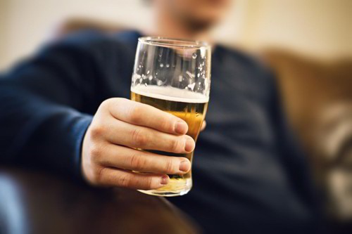 Rượu bia gây ảnh hưởng đến gan.