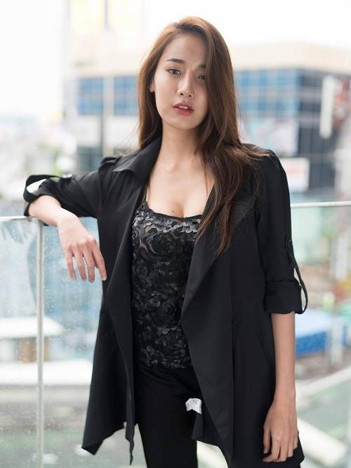 Phong cách đời thường của Pichana Yoosuk cũng nghiêng về sexy, gợi cảm. 