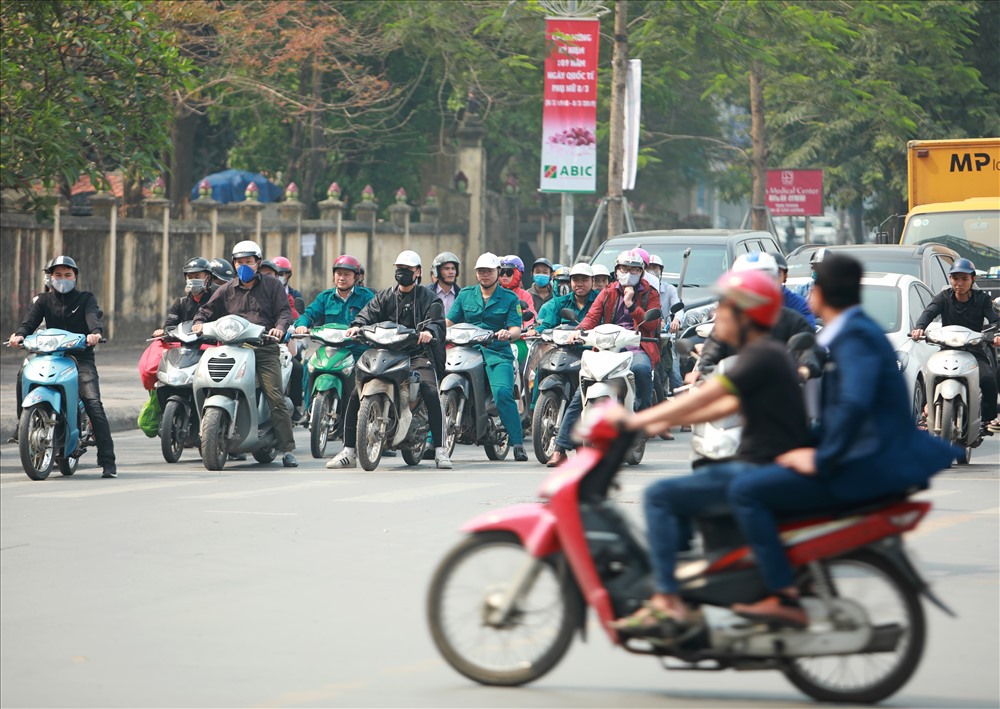 Sở GTVT Hà Nội cho biết, việc cấm xe máy trên đường Lê Văn Lương sẽ phát huy hiệu quả hơn nữa cho xe buýt. 