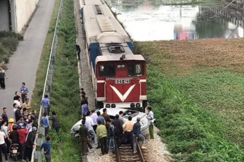 Vụ tai nạn giao thông đường sắt khiến 5 thương vong.