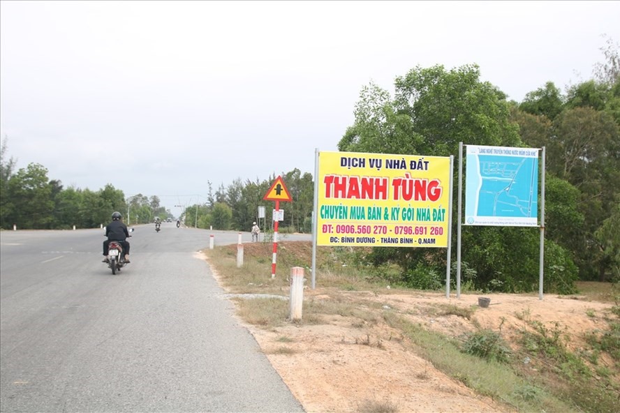 Cơn sốt đất ở Đà Nẵng, Quảng Nam đang biến những vùng quê thành nơi giao dịch đất với giá bạc tỉ mà một phần là do chiêu trò của “cò” đất. Ảnh: Đ.V 
