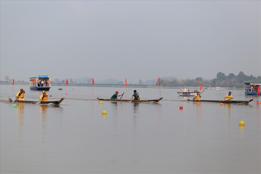 Theo ban  tổ chức, các đội thi đấu ở 3 nội dung gồm đua thuyền 2 vận động viên, đua thuyền 3 vận động viên và đua thuyền 4 VĐV kết hợp. 