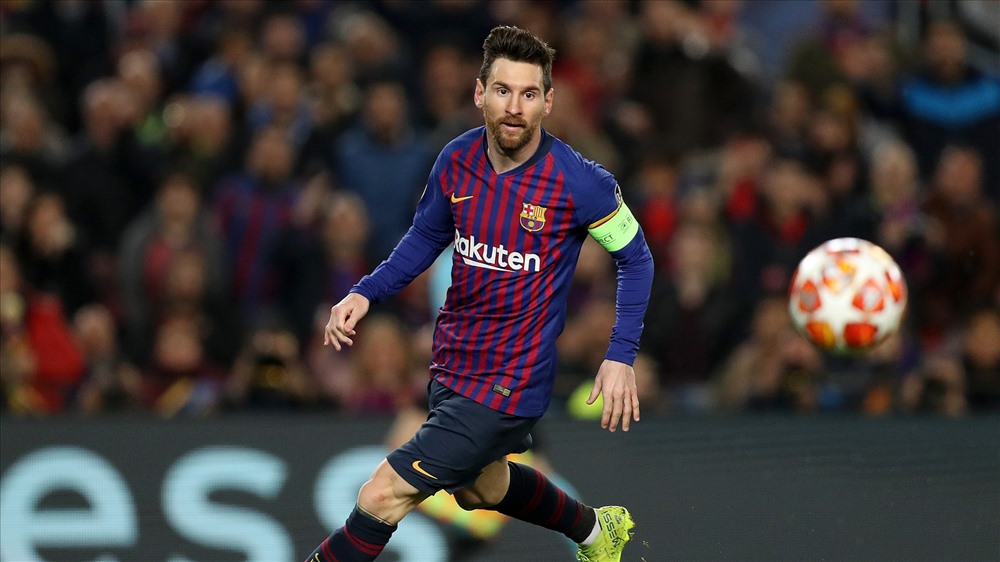 Messi còn kém kỷ lục ghi bàn của Ronaldo 9 bàn thắng. Ảnh Goal