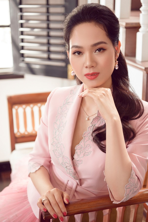 Cô là Hoa hậu đầu tiên của Việt Nam tham gia Hoa hậu Thế giới. 