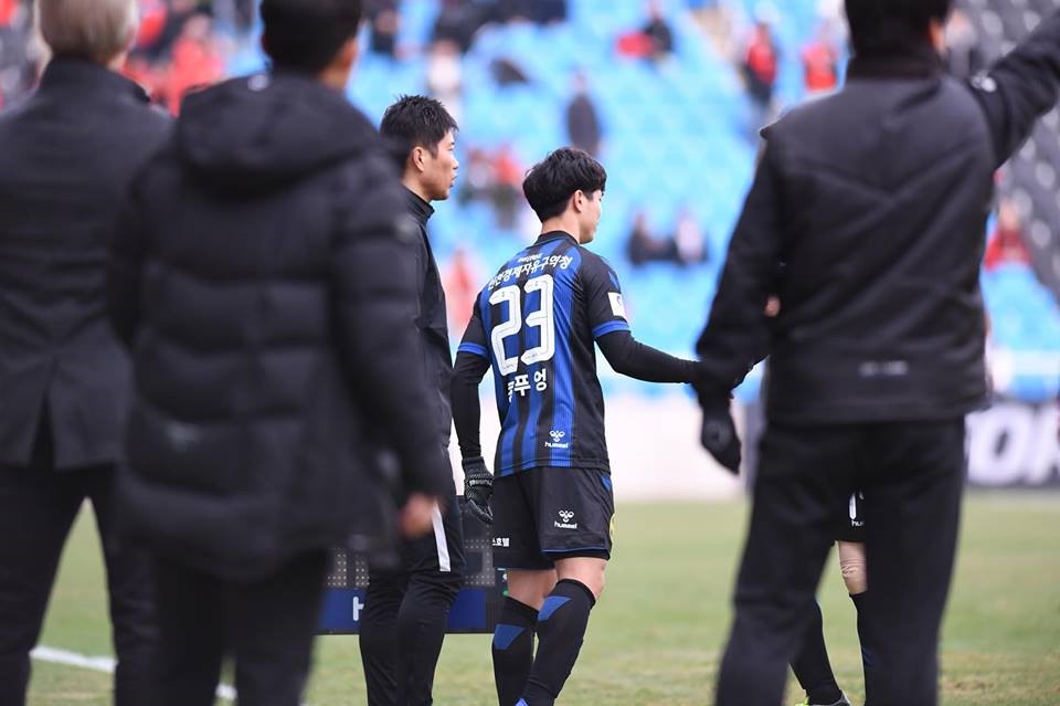 Công Phượng được vào sân gần 2 phút trong chiến thắng của Incheon United trước Gyeongnam.
