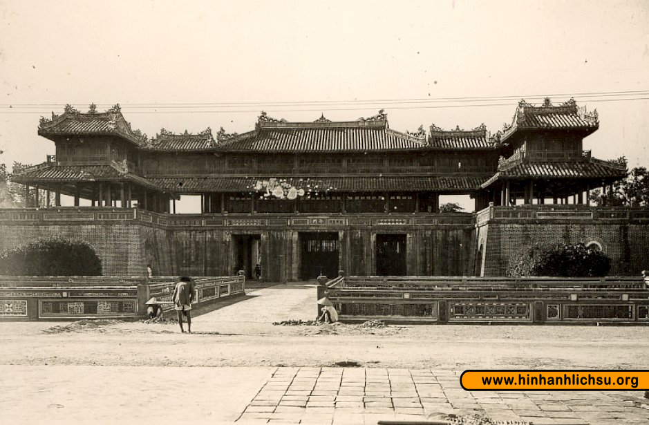 Ngọ Môn, ảnh chụp năm 1909. Ảnh: T.L