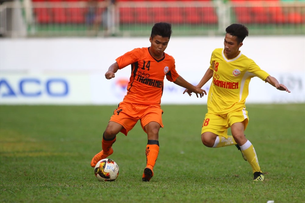 “Đàn em” Quang Hải cũng đã đánh bại U19 SHB Đà Nẵng ở trận bán kết để trở thành đối thủ của U19 HAGL ở chung kết của giải. Ảnh: Đình Viên