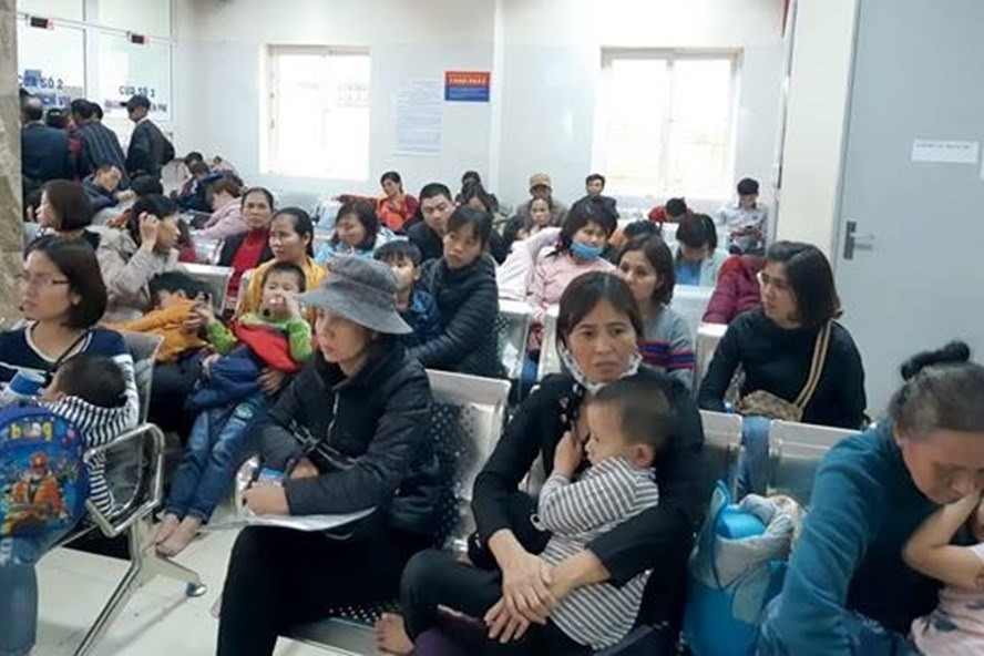 Hàng trăm gia đình có con học ở Trường Mầm non Thanh Khương đã đưa con lên Hà Nội để xét nghiệm sán lợn.