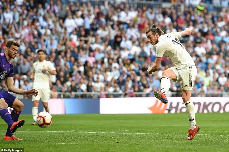 Cú đá ấn định tỷ số 2-0 của Gareth Bale (phải). Ảnh: Getty Images.