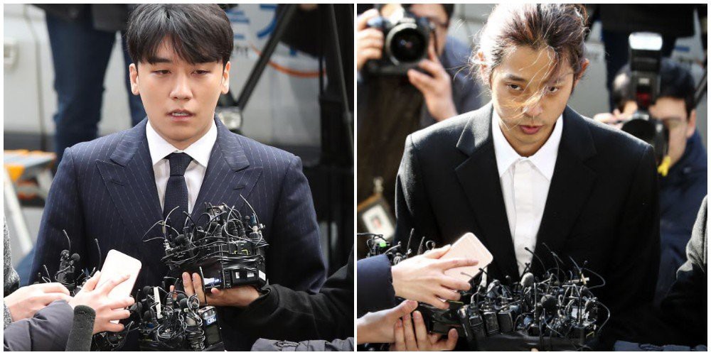 Seung Ri và Jung Joon Young tới trình diện cảnh sát. Seung Ri bị tung tin nhắn môi giới mại dâm với mức giá 10 triệu won/ người.