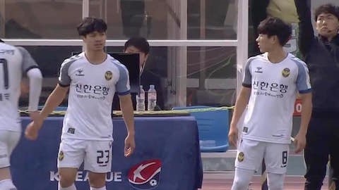 Khoảnh khắc Công Phượng vào sân trong trận đấu giữa Incheon United vad Sangju Sangmu (Ảnh chụp màn hình)
