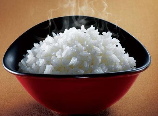 Không nên ăn cơm trắng trong thời gian giảm cân.