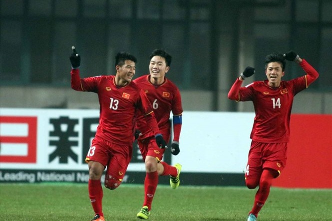 Hà Đức Chinh ghi bàn và thực hiện thành công 1 trong 5 loạt sút luân lưu, tiễn U23 Iraq về nước tại Thường Châu 2018. Ảnh: Ngọc Linh.