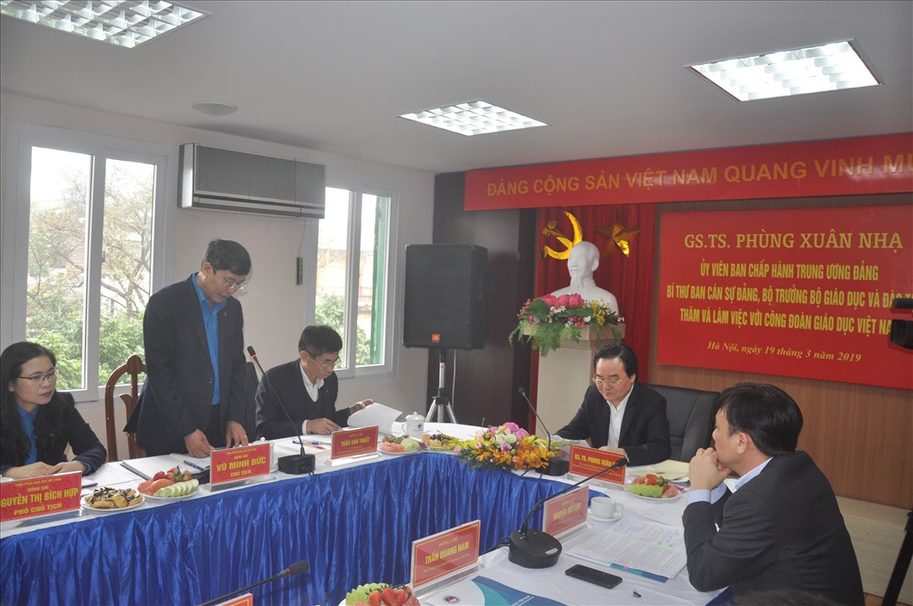 Ủy viên Đoàn Chủ tịch, Chủ tịch CĐ Giáo dục Việt Nam Vũ Minh Đức phát biểu tại buổi làm việc. 