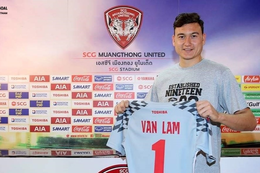 Văn Lâm đang dần chứng minh khả năng tại Muangthong United. Ảnh Goal