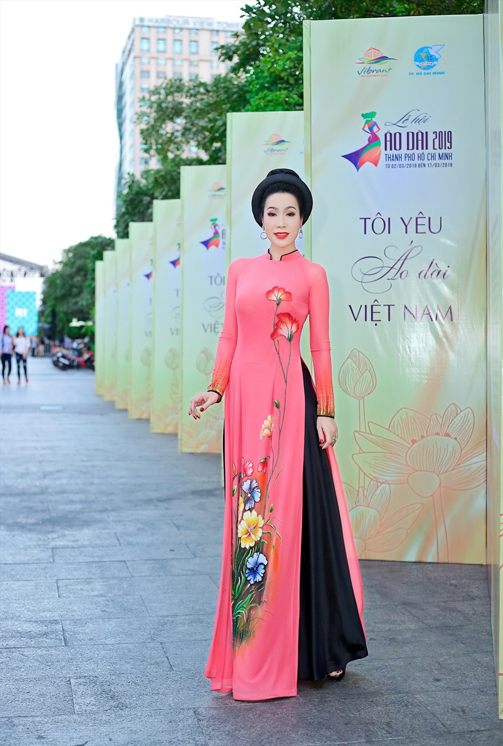 Với Trịnh Kim Chi, tà áo dài vẫn luôn lễ phục mà cô yêu thích và lựa chọn mỗi khi xuất hiện tại sự kiện quan trọng. 