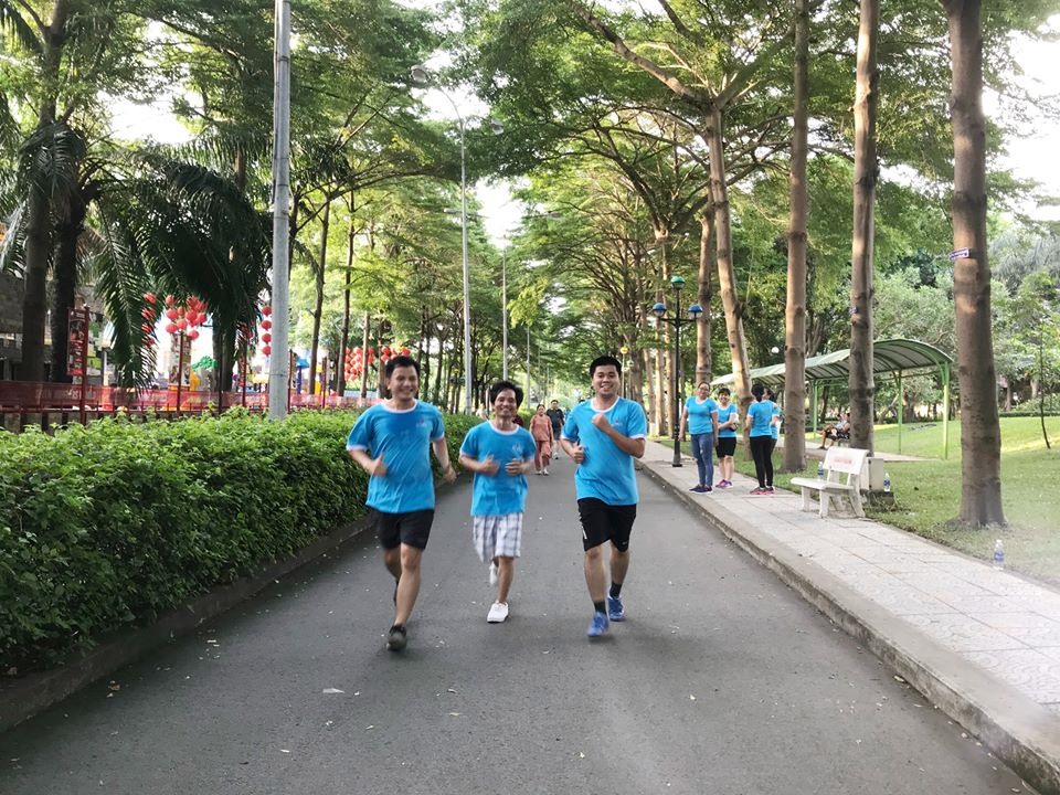 Người lao động Cty CP XNK Bình Tây chạy bộ tại công viên Bình Phú
