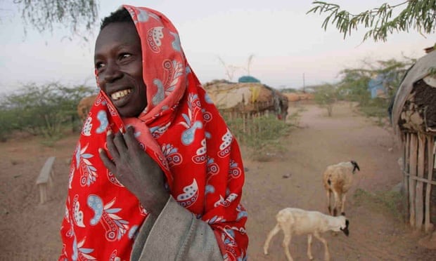 “Mỗi ngày tôi thức dậy và mỉm cười với chính mình“, Norkorchom từ Turkana. Ảnh: Georgina Goodwin