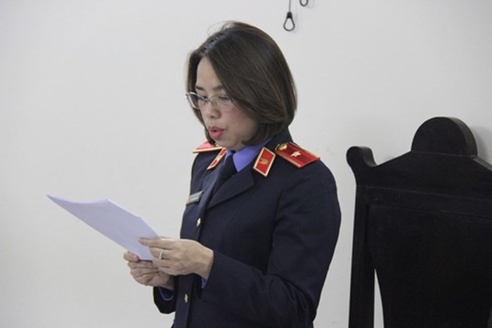 Đại diện VKSND TP Hà Nội luận tội các bị cáo tại phiên tòa. 