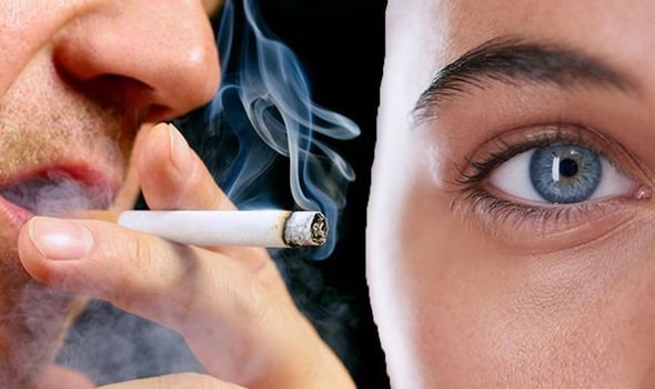 Hút thuốc có thể gây ung thư phổi, bệnh tim và đặc biệt còn gây hại cho mắt. Ảnh: Getty Images.