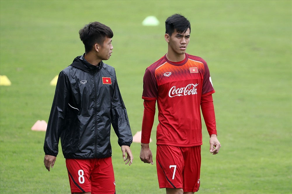 Tiền đạo Tiến Linh phải chia tay đội tuyển U23 Việt Nam vì chấn thương. Ảnh H.A