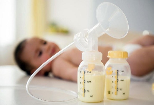 Sữa mẹ là “mỹ phẩm” dưỡng da tự nhiên an toàn và hiệu quả. 