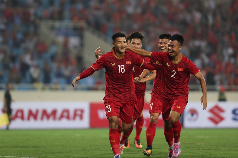 U23 Việt Nam tạm thời xếp vị trí nhất bảng K, có cùng 3 điểm với U23 Thái Lan nhưng hơn về hiệu số. Ảnh: Sơn Tùng