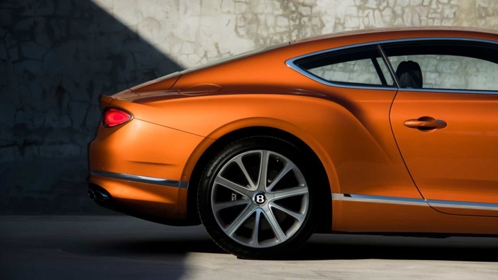 Bên cạnh việc nâng cấp hiệu suất, Bentley cũng cam kết mang Continental GT V8 sẽ thân thiện với môi trường hơn nhờ công nghệ ngắt xy-lanh mới của hãng.